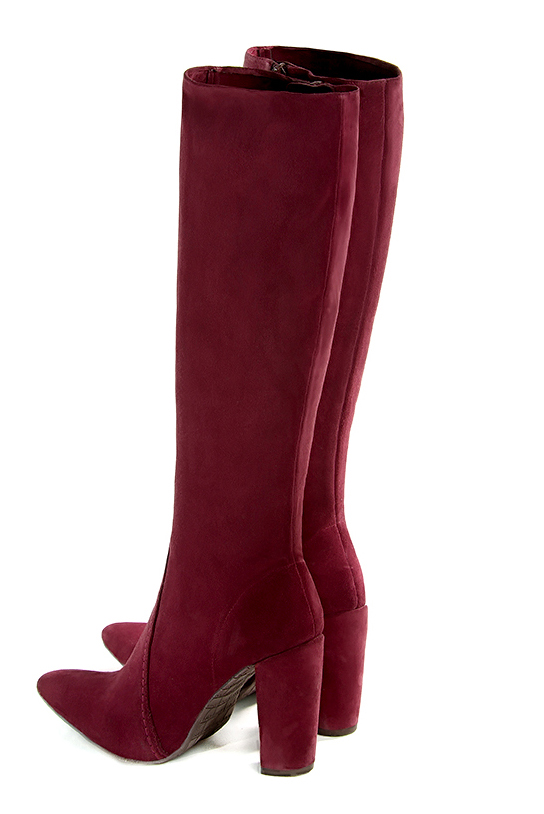 Bottes féminines élégantes et raffinées, réalisées sur mesure, coloris rouge bordeaux. Bout effilé. Très haut. Talon bottier. Mollets fins ou larges. Personnalisation : Choix des cuirs, des couleurs et des talons. - Florence KOOIJMAN